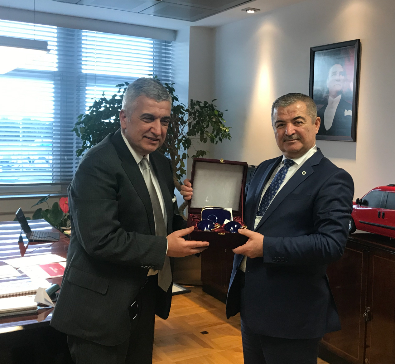 Sayın Rektörümüz Prof. Dr. Bahri ŞAHİN Tofaş CEO’su Sayın Cengiz Eroldu’yu ziyaret etti.