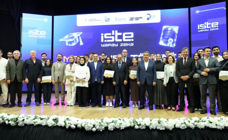 İşte Yapay Zeka Mezunları, diplomalarını Bakan Kacır’ın elinden aldı
